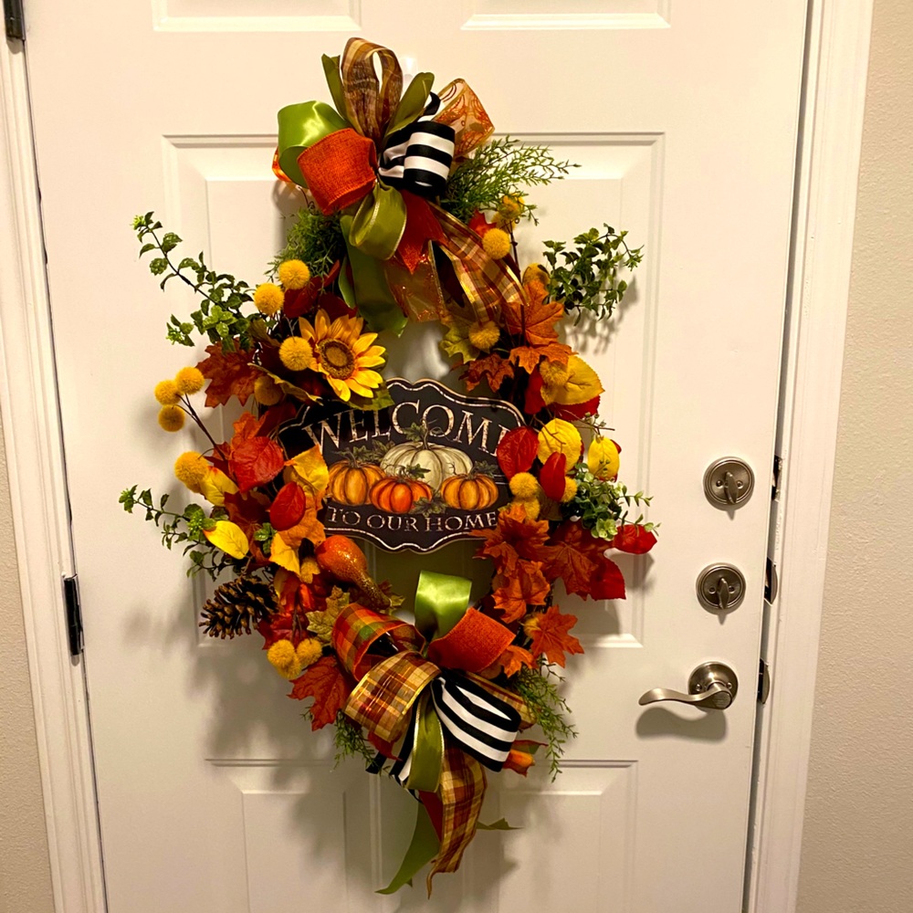 Sale on all fall wreaths!!!